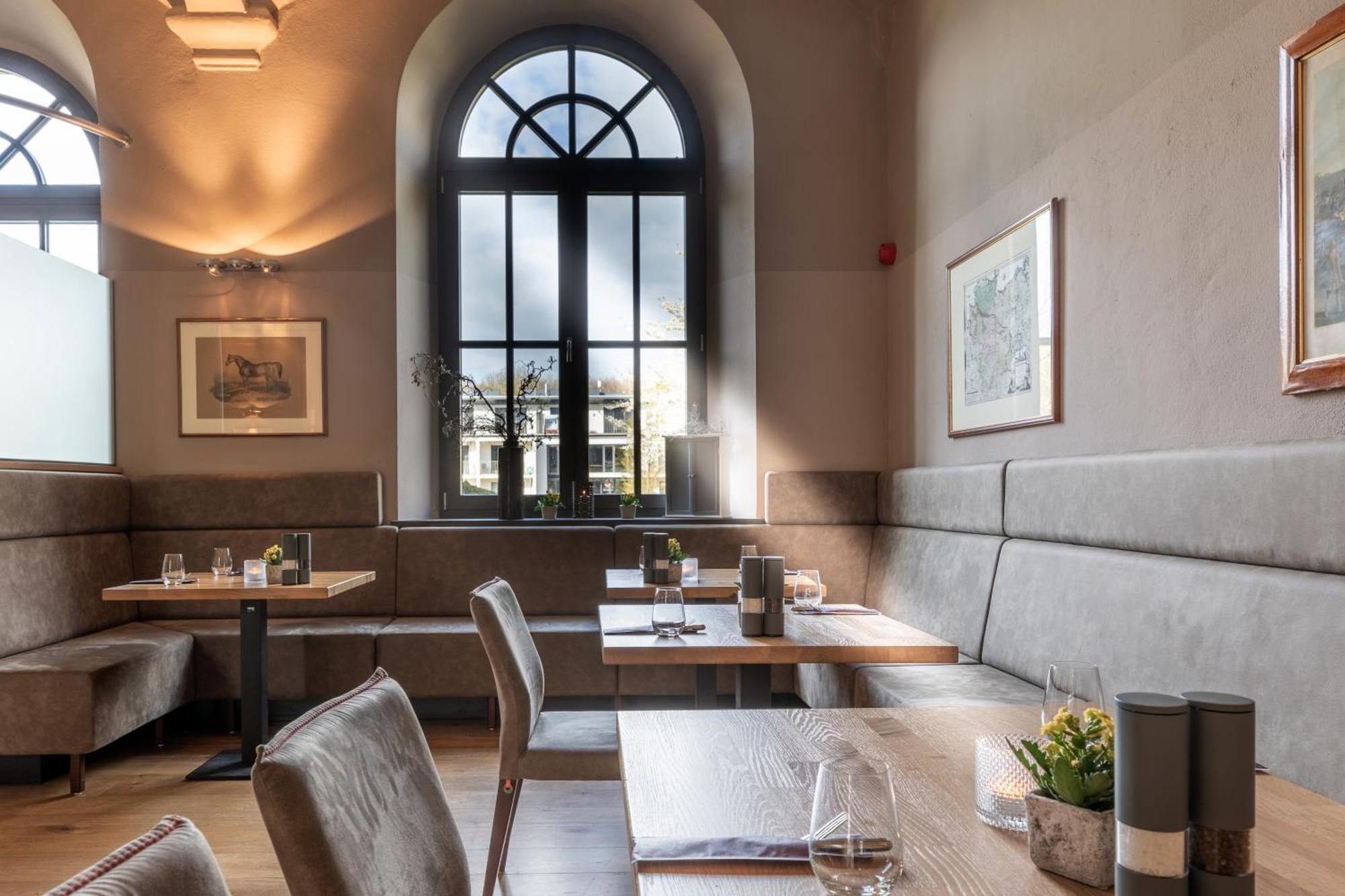 Schlossgut Гросс-Шванзе Экстерьер фото Restaurant AOC