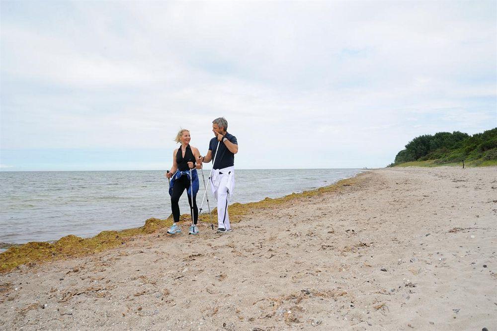 Schlossgut Гросс-Шванзе Экстерьер фото Nordic walking on the beach
