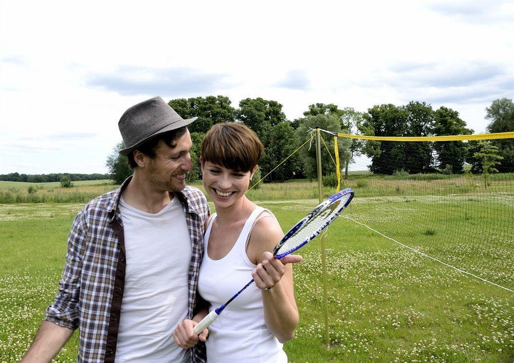 Schlossgut Гросс-Шванзе Экстерьер фото The German duo of Michael Kühnen and Nicole Kessler won the mixed doubles title.